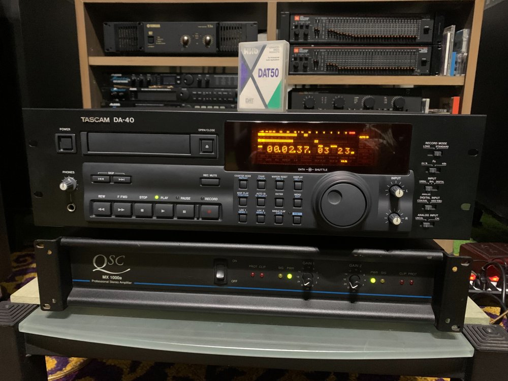 เครื่องเล่นม้วนเทป DAT TASCAM DA-40