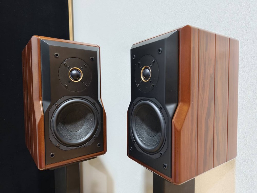 ปล่อยถูกๆๆ ขายได้ขาย ลำโพงไม้แบบ Chario Italy