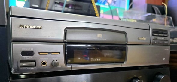 ขายเครื่องเล่นแผ่น Laserdisc Pioneer CLD-K11 สภาพสวย เสียงดี  พร้อมใช้งาน Made in Japan