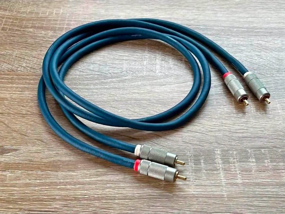 ขายสาย RCA.ยอดนิยมยี่ห้อ ACCUPHASE รุ่น L-10 เข้าหัวท้ายจากโรงงาน Made in Japan